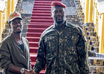 L’artiste black-M reçu par le Gl Doumbouya