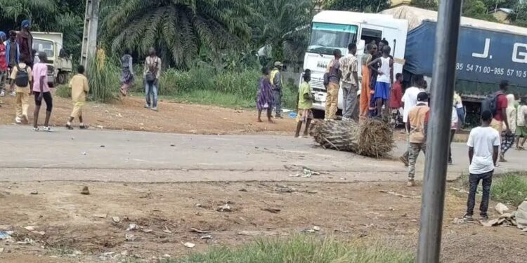 Délestage électrique : des citoyens manifestent à N’zérékoré