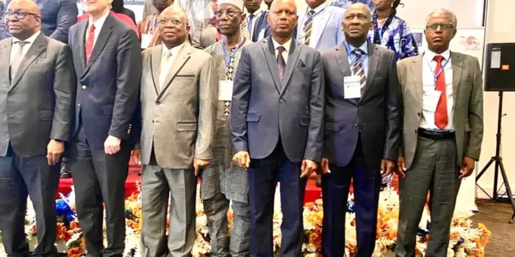 Côte-d’Ivoire : Yacine Diallo prend part à une conférence sur la régulation de l’intelligence artificielle