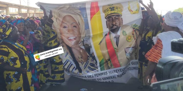 Conakry: les maréyeuses mobilisées autour de la Ministre de la Pêche pour soutenir les actions du Gl Doumbouya