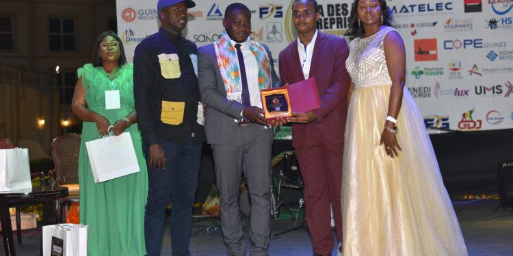 15ème édition du Gala des 50 Entreprises les plus performantes de la Guinée et de l&rsquo;Afrique de l&rsquo;Ouest 2024 : Lancinè KEITA, Directeur Général du Conseil Guinéen des Chargeurs (CGC-SAU) marque les esprits.