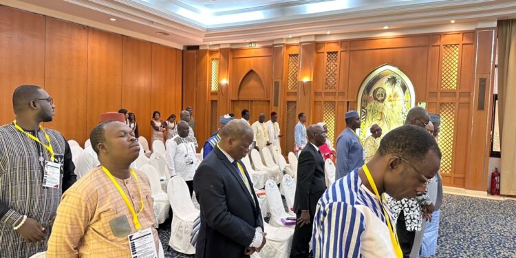 Bamako : les régulateurs de médias africains observent une minute de silence pour la Guinée