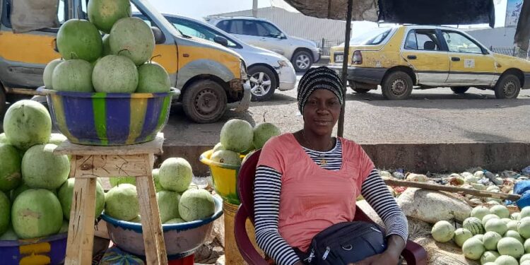 CONAKRY : Entre espoir et déception, les vendeuses de pastèques racontent leur quotidien(Reportage)