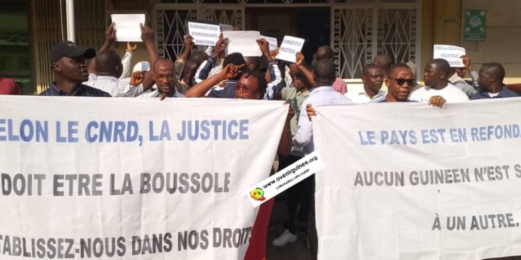 Urgent: manifestation à Kaloum d’une centaine d’enseignants chercheurs