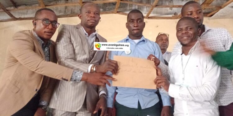 Éducation : le collectif des enseignants contractuels communaux non retenus de Guinée adhère à la FSPE