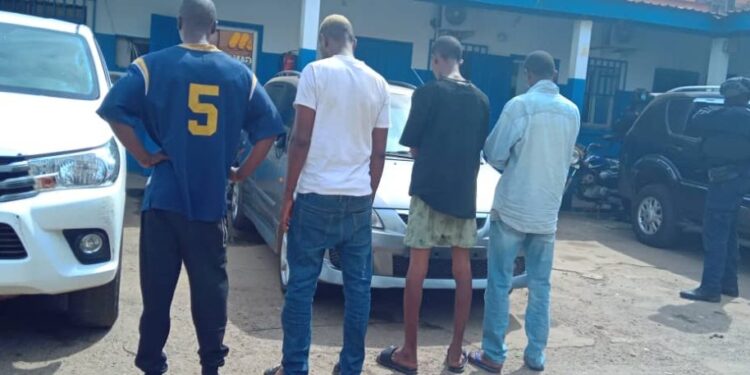 Conakry: Quatre présumés auteurs de vols à main armée présentés à la presse