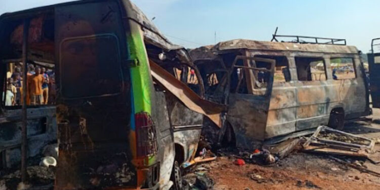 Côte d&rsquo;Ivoire : 26 morts, dont 10 calcinés, dans une collision entre deux minicars sur l&rsquo;axe Daloa–Issia