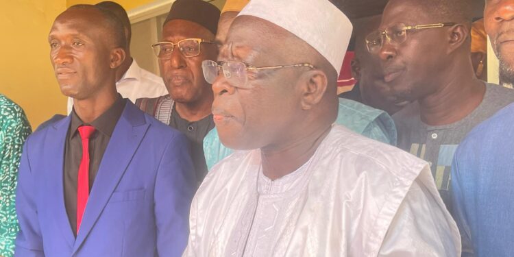 Crise sociopolitique : Dr Koureissy et son groupe en sapeurs-pompiers