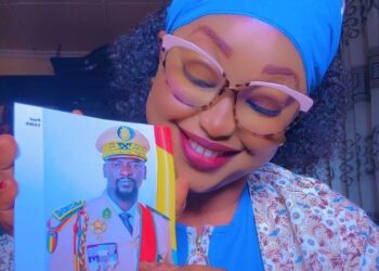 En route pour la dédicace du livre  » GÉNÉRAL MAMADI DOUMBOUYA-LE BÂTISSEUR : Pour la Patrie et pour l&rsquo;Honneur « 