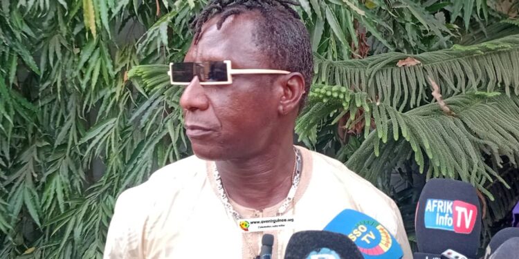 « Celui qui n&rsquo;aime pas le Gl Doumbouya n&rsquo;a qu&rsquo;à quitter la Guinée  » (Doudou Benny)