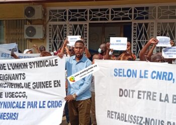 Urgent/Kaloum: une centaine d&rsquo;enseignants chercheurs en colère manifestent