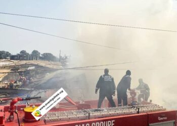 Urgent : Un poteau électrique cause un incendie à Gbéssia, deux morts