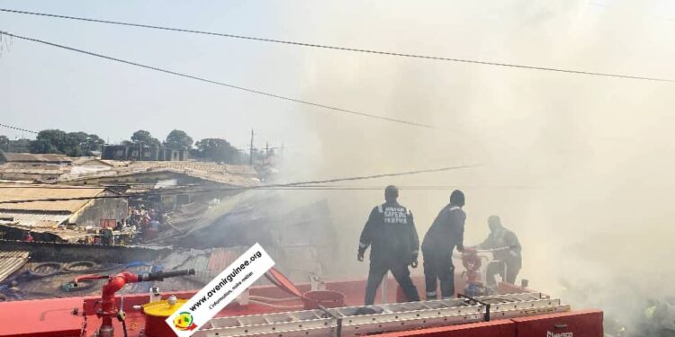 Urgent : Un poteau électrique cause un incendie à Gbéssia, deux morts