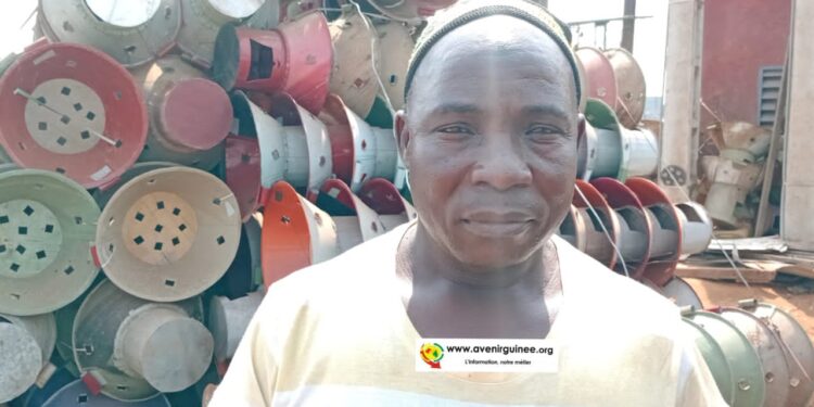 Fabrication et vente de fourneaux à Conakry : à la rencontre de Mamadou Bailo Diallo…