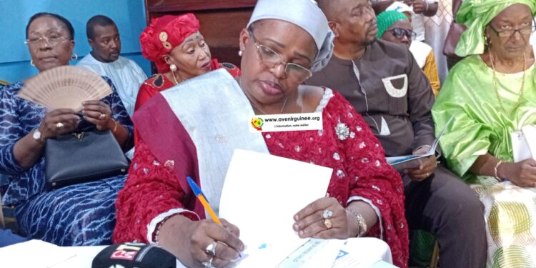 L&rsquo;ex ministre Dr Zalikatou Diallo publie un ouvrage pour dire STOP aux mutilations génitales Féminines