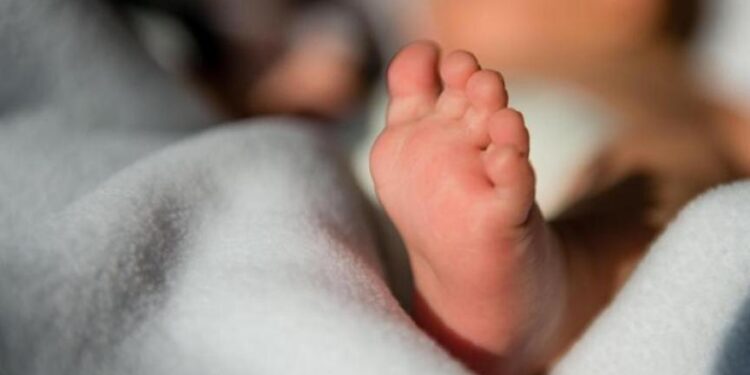 Tragédie à Conakry: un bébé meurt suite à une négligence présumée des sages-femmes