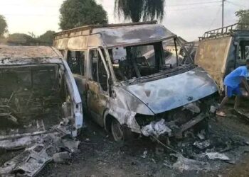 Grave incendie à Coyah : plusieurs véhicules calcinés 