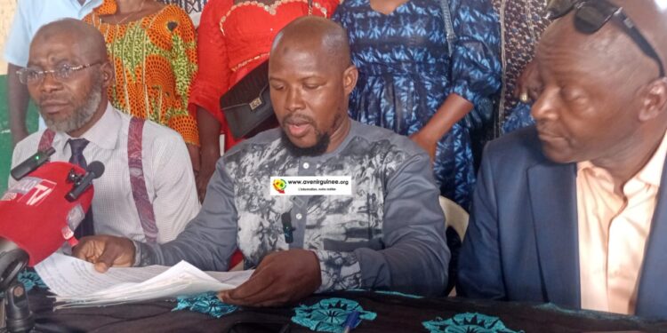 Unification de la jeunesse de la Basse Guinée : déclaration de la commission de sensibilisation et de coordination de la jeunesse…