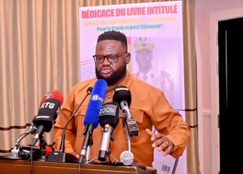 Cérémonie de dédicace du livre  » GÉNÉRAL MAMADI DOUMBOUYA-LE BÂTISSEUR : Pour la Patrie et pour l&rsquo;honneur « 