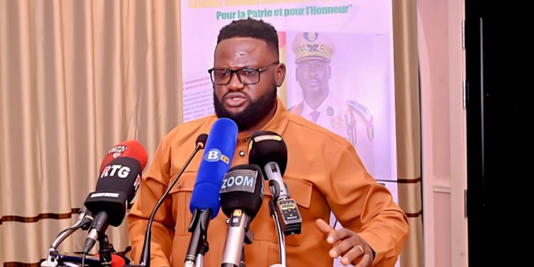 Cérémonie de dédicace du livre » GÉNÉRAL MAMADI DOUMBOUYA-LE BÂTISSEUR : Pour la Patrie et pour l’honneur «