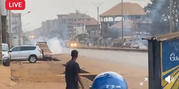 Des pros et anti-Doumbouya s&rsquo;affrontent sur l&rsquo;axe