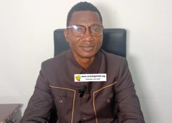 Violence sur l&rsquo;Axe autour des photos du Gl Doumbouya : colère saine du politique Bella Kamano