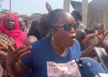 Gbessia: plusieurs femmes dans la rue, à Dar-es-Salam