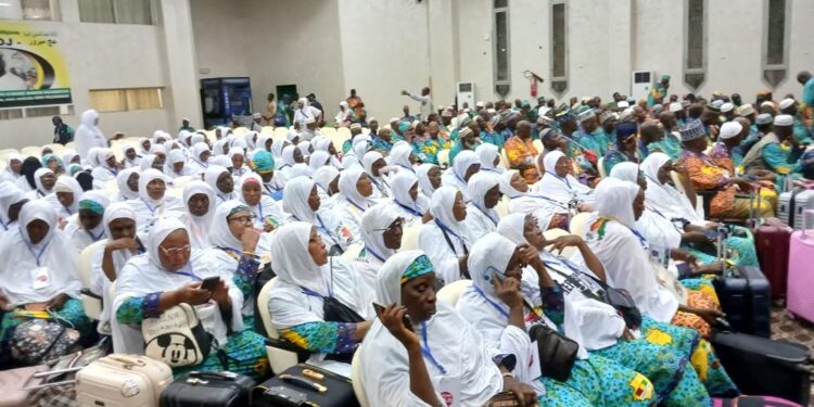 Départ des pèlerins guinéens : le premier convoi pour le Hajj s’est envolé