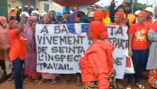 Fria : manifestation d’un groupe de travailleurs de l’Usine