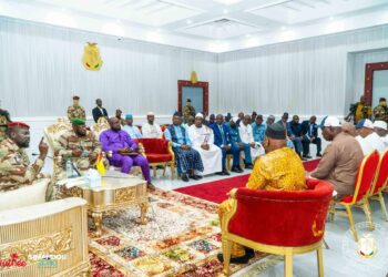 Les diplomates Guinéens de l&rsquo;étranger chez le Gl Doumbouya: Le référendum au centre de la rencontre 