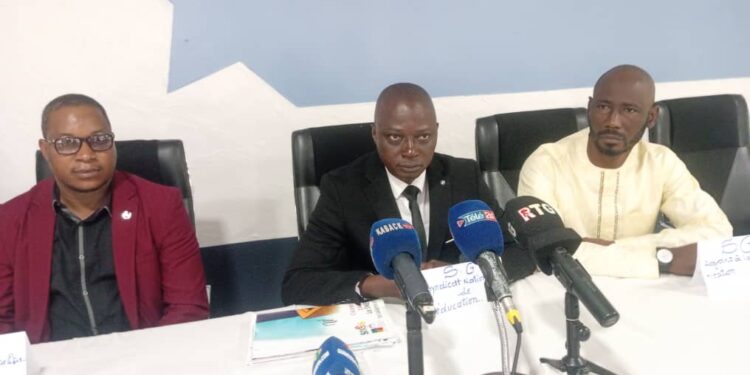 Conakry : Le SG du SNE partage avec ses membres les acquis de sa mission syndicale à Genève