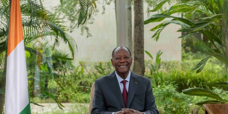 Côte-d’Ivoire : Alhassane Ouattara s’inscrit dans la course à la présidentielle prochaine