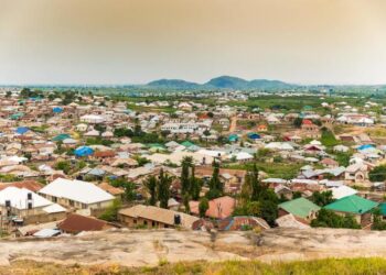 Des hommes armés tuent 27 personnes dans le cendre du Nigéria