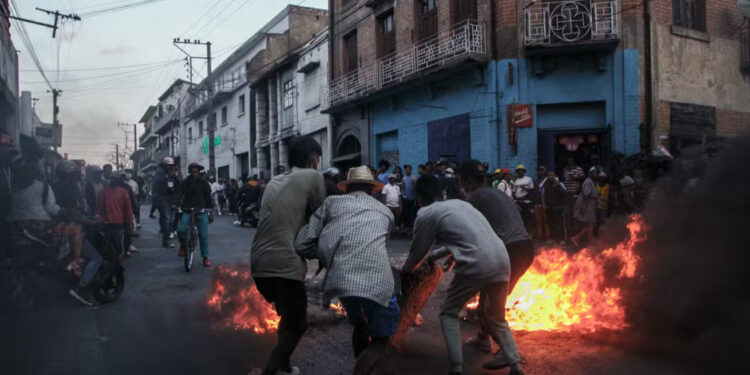 Madagascar : au moins cinq morts lors du soulèvement de la jeunesse contre les coupures d’eau et d’électricité
