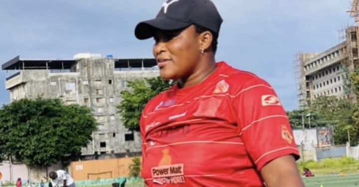 Profession, difficultés, ambitions : Ivonne Mara, coach du Horoya AC Féminin, se confie à Avenirguinee !