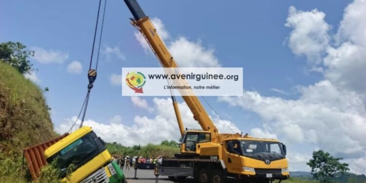 Motos et véhicules incendiés dans une station à Cosa : les victimes sous le choc