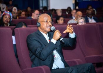 Si loin du pays, si près du but