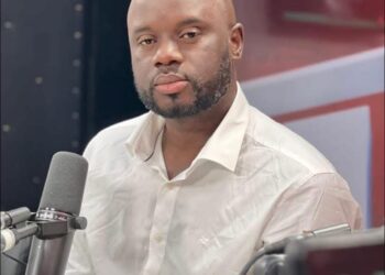 Dernière minute : le journaliste Robert Sarah Koulemou nommé par le Gl Doumbouya