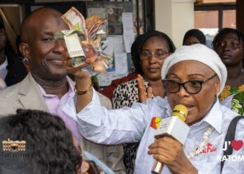 Présidentielle :  Des femmes de Ratoma soutiennent la candidature du Gl Doumbouya