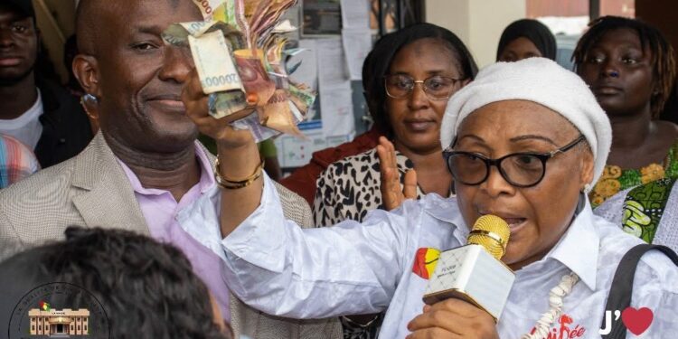 Présidentielle :  Des femmes de Ratoma soutiennent la candidature du Gl Doumbouya