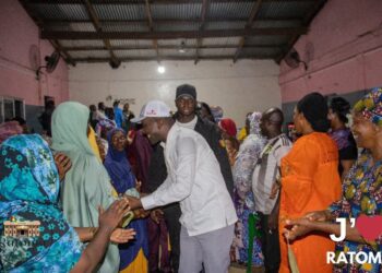 Remerciement pour le « Oui » massif : Ahmed Sekou poursuit sa tournée de remerciement à Hamdalaye Mosquée