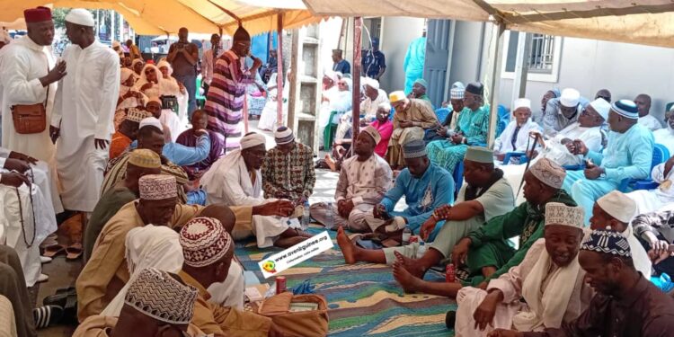 La Jeunesse Présidentielle organise une lecture du Saint Coran en faveur de la candidature du Gl Doumbouya