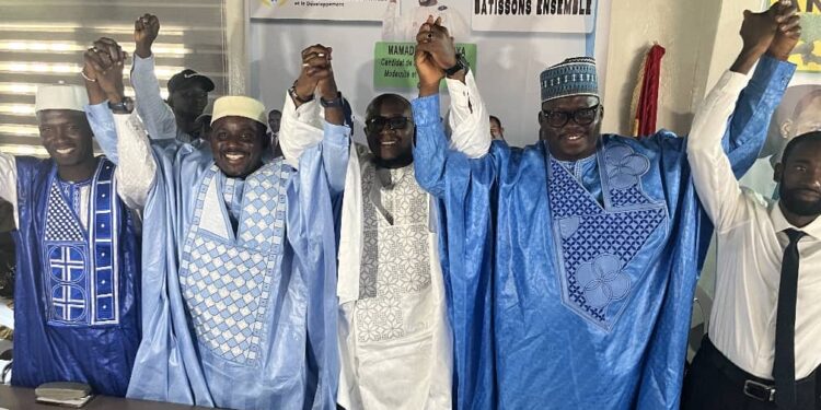 Présidentielle 2025 : Diabaty Doré, Mohamed Cissé et d’autres leaders se regroupent derrière Mamadi Doumbouya