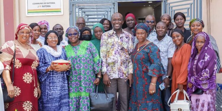 Ratoma renforce son soutien aux initiatives féminines : la DS appuie financièrement le groupement « Espoir des femmes de Nassouroulaye »