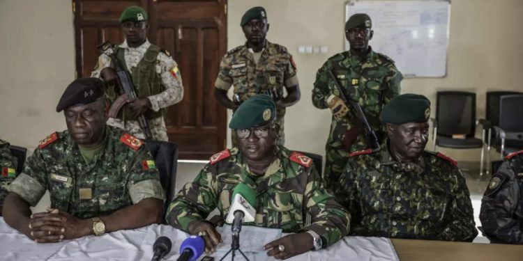 Guinée-Bissau: un groupe d’officiers dit avoir pris le contrôle du pays jusqu’à nouvel ordre
