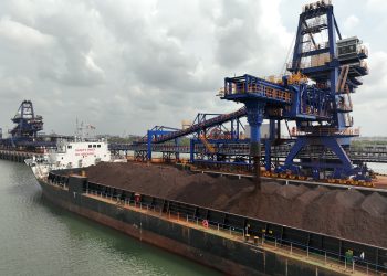 Le premier navire de minerai de fer de Simandou quitte la Guinée
