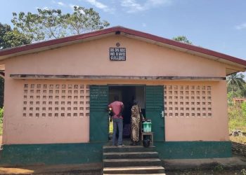 Boké : le poste de santé de Guiléré, privé d’eau et d’électricité, sombre dans un état de délabrement avancé