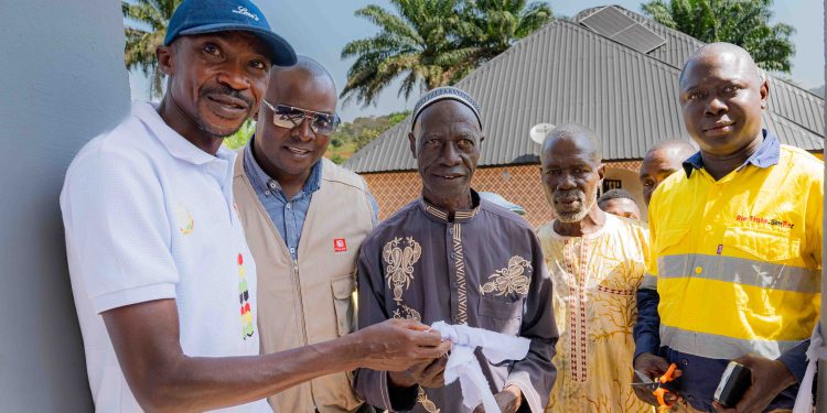 Communiqué de presse : SimFer remet provisoirement des logements à Moribadou et Foma