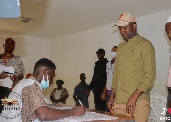 Scrutin Présidentiel à Ratoma : Ahmed Sékou accomplit son devoir civique et supervise le scrutin
