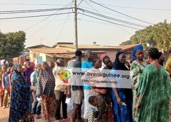 Scrutin présidentiel : à Gbessia, des citoyens accomplissent leur devoir civique au centre de vote Moussa Diawara